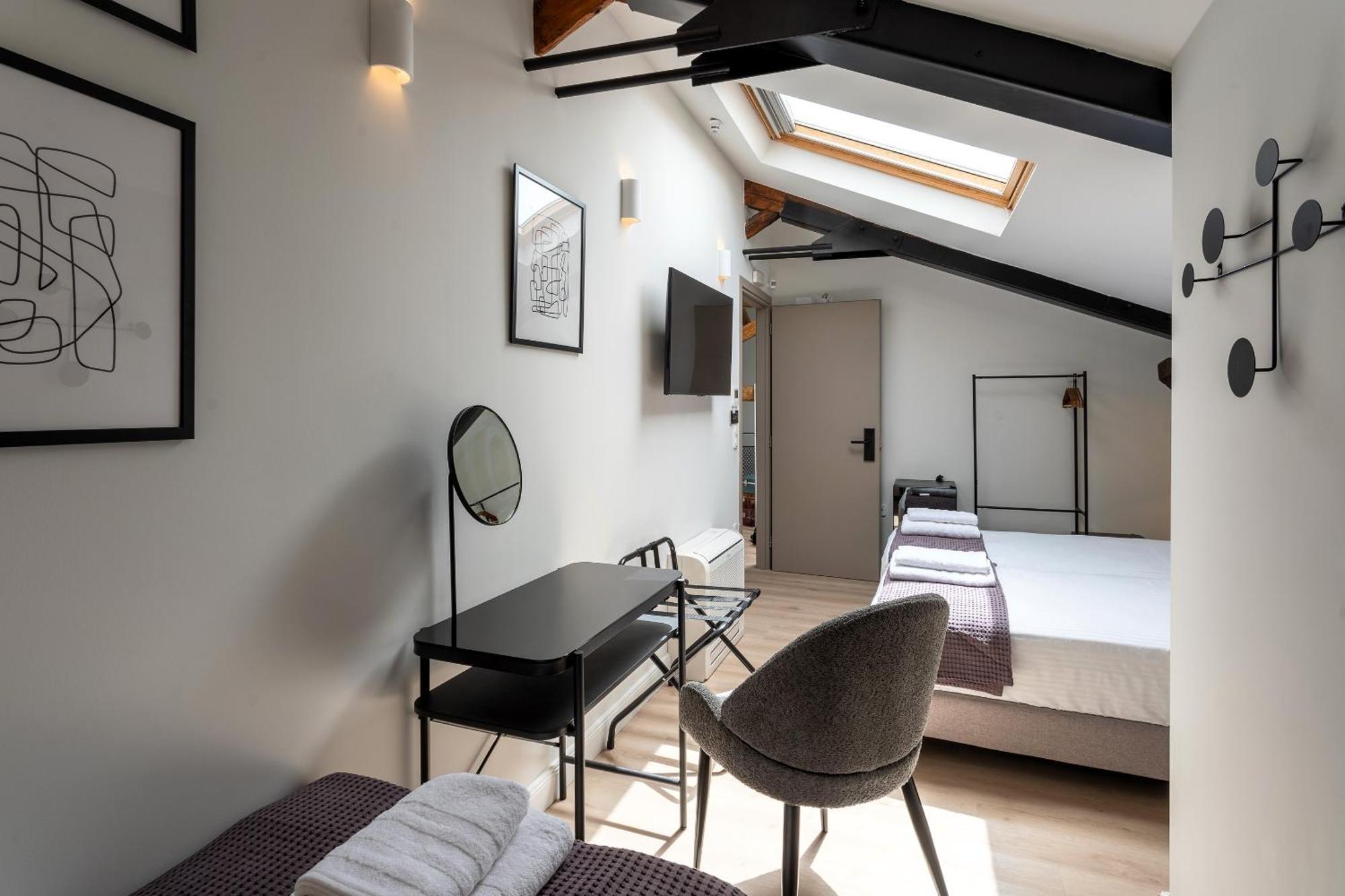 Issa Lesvos Hostel Μυτιλήνη Εξωτερικό φωτογραφία