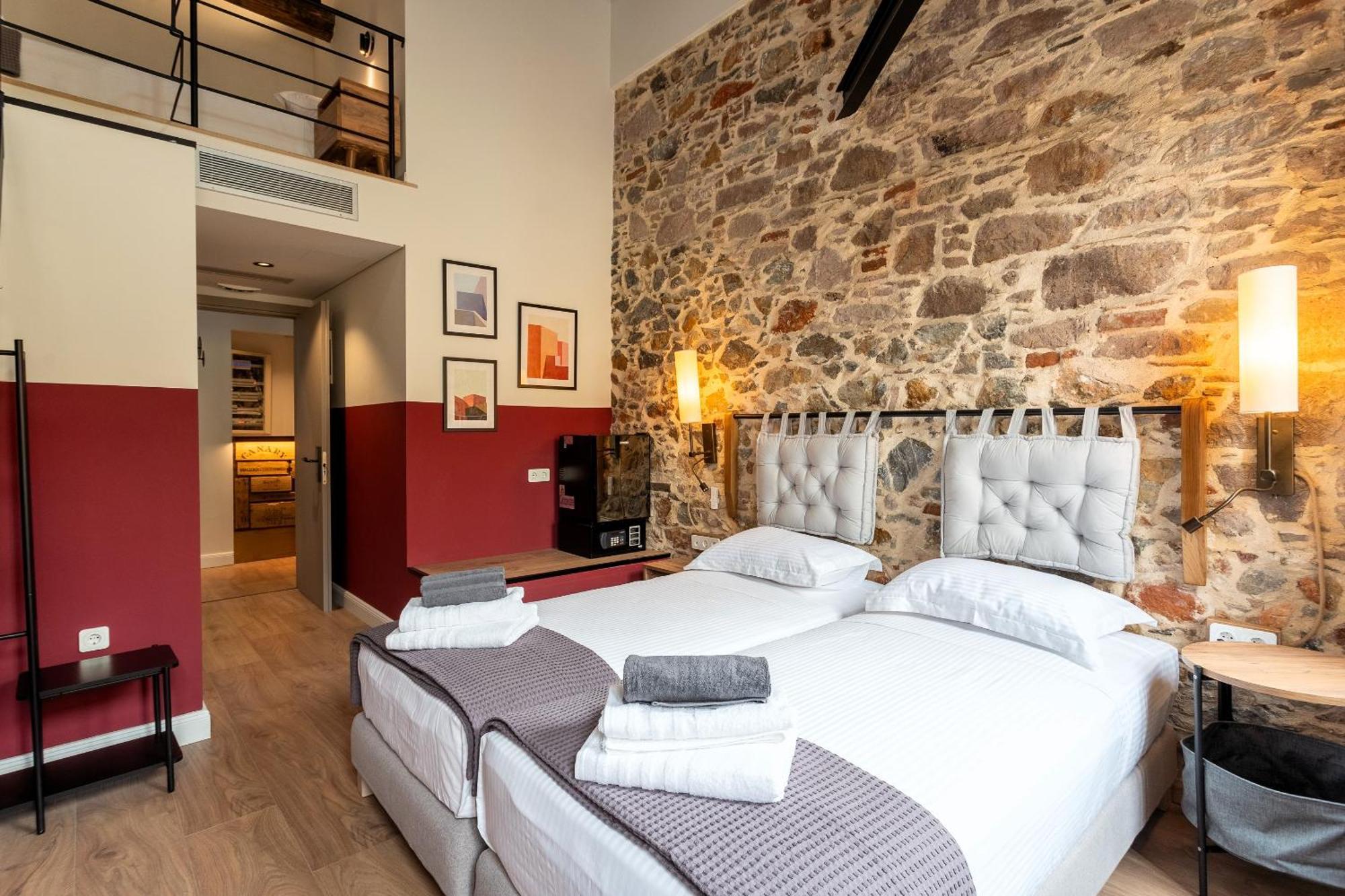 Issa Lesvos Hostel Μυτιλήνη Εξωτερικό φωτογραφία