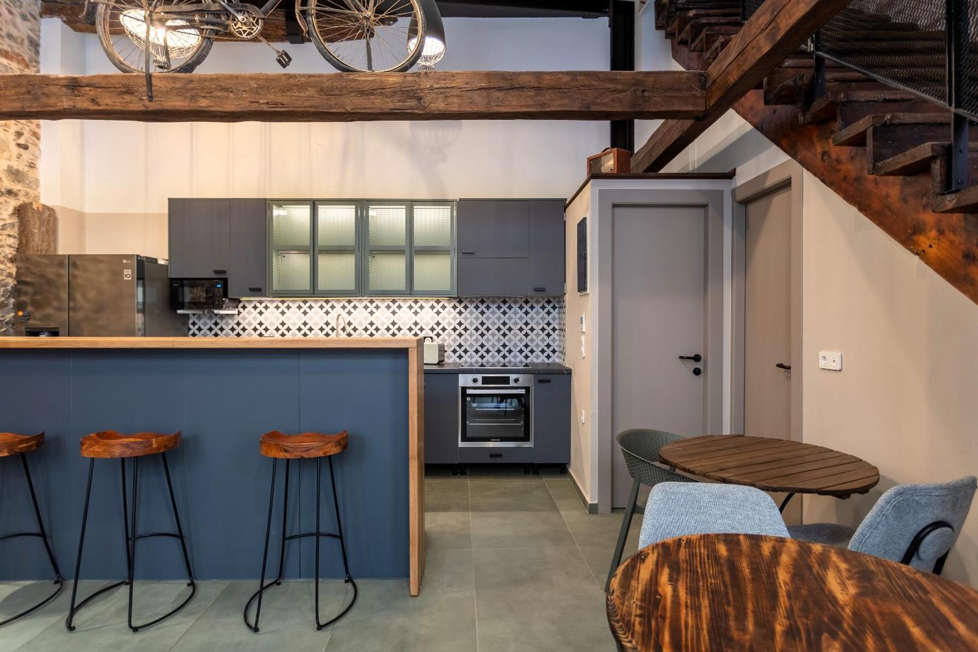 Issa Lesvos Hostel Μυτιλήνη Εξωτερικό φωτογραφία