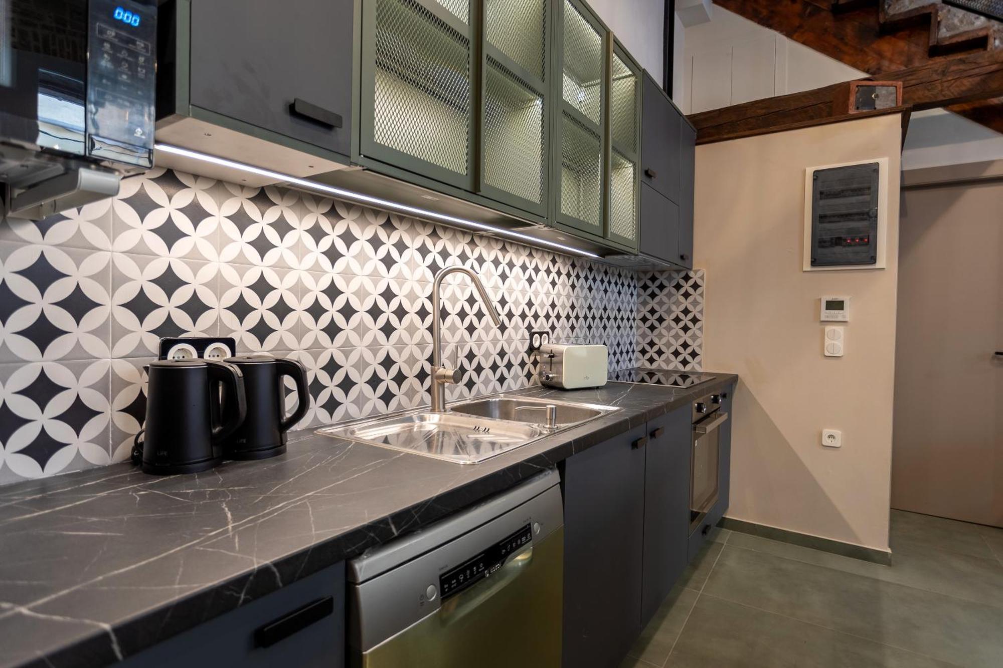 Issa Lesvos Hostel Μυτιλήνη Εξωτερικό φωτογραφία