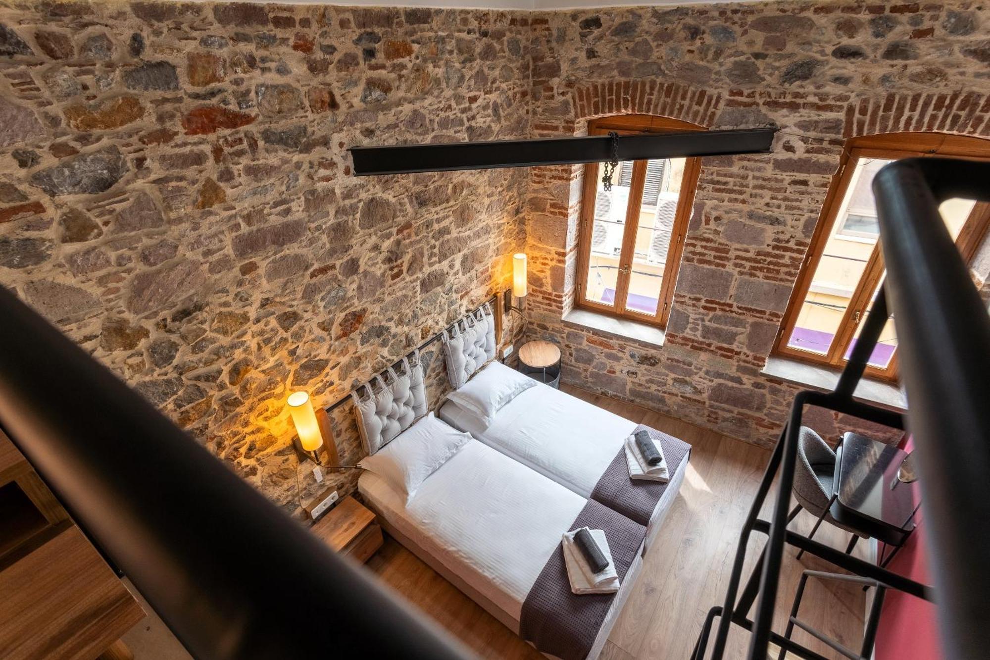Issa Lesvos Hostel Μυτιλήνη Εξωτερικό φωτογραφία