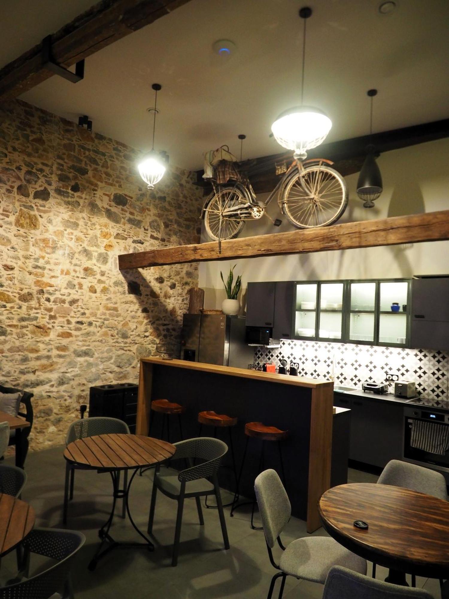Issa Lesvos Hostel Μυτιλήνη Εξωτερικό φωτογραφία