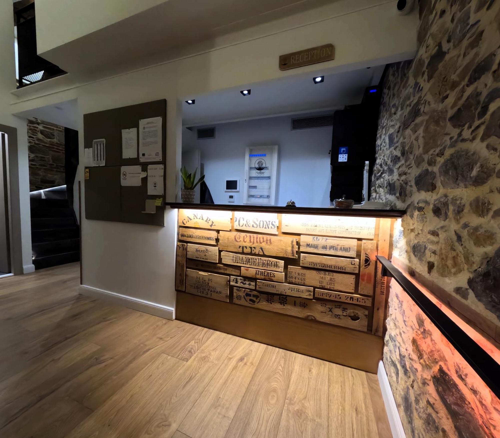 Issa Lesvos Hostel Μυτιλήνη Εξωτερικό φωτογραφία